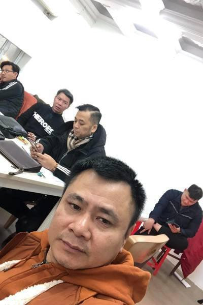 Hình ảnh về việc tập luyện của các nghệ sĩ được chia sẻ trên trang Fanpage Táo quân