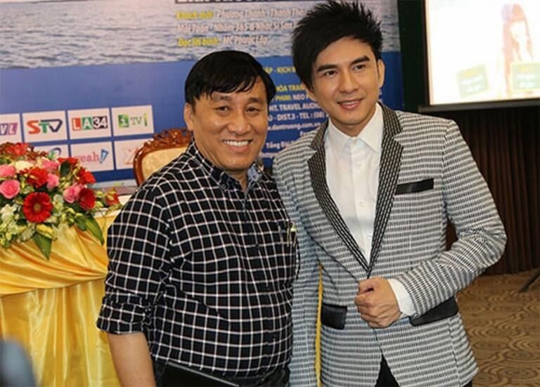 "Ông bầu" Hoàng Tuấn đã gắn bó với ca sĩ Đan Trường từ những ngày đầu tiên khi anh mới bước chân vào con đường ca hát "Ông bầu" Hoàng Tuấn đã gắn bó với ca sĩ Đan Trường từ những ngày đầu tiên khi anh mới bước chân vào con đường ca hát