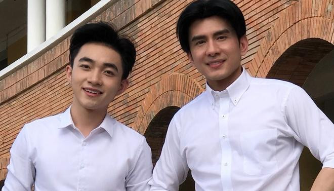 Thời gian gần đây phía Đan Trường thường đưa học trò của nam ca sĩ - ca sĩ Trung Quang đi diễn chung với anh. Thời gian gần đây phía Đan Trường thường đưa học trò của nam ca sĩ - ca sĩ Trung Quang đi diễn chung với anh.