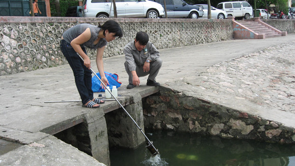 Sự cố tràn dầu Diezel vào hồ Giảng Võ ảnh 2