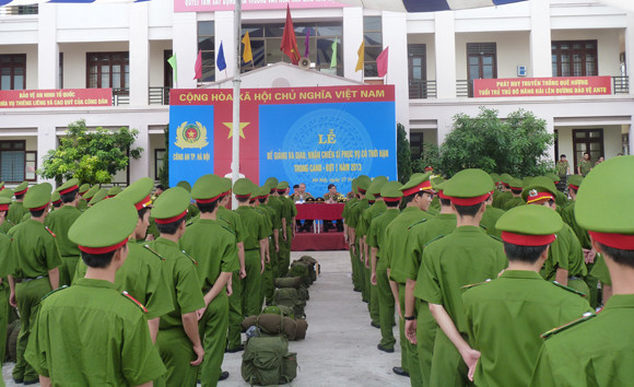 Bế giảng lớp huấn luyện chiến sỹ phục vụ có thời hạn trong CAND ảnh 1