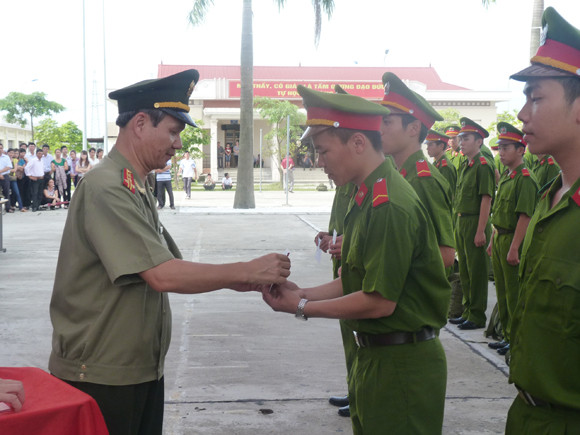 Bế giảng lớp huấn luyện chiến sỹ phục vụ có thời hạn trong CAND ảnh 5 Bế giảng lớp huấn luyện chiến sỹ phục vụ có thời hạn trong CAND ảnh 5