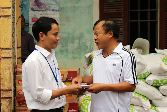 Báo ANTĐ chia sẻ khó khăn với bà con nơi “rốn lũ” ảnh 19