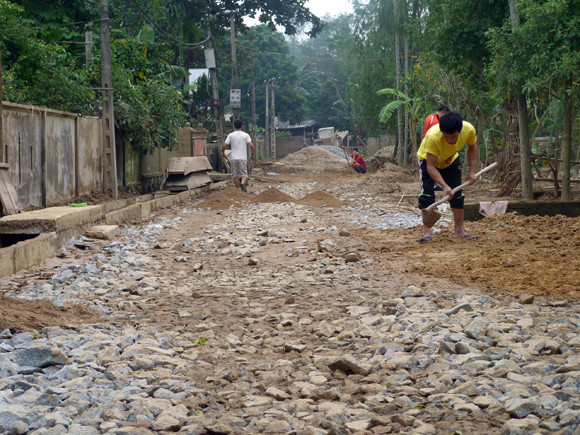 Báo ANTĐ chia sẻ khó khăn với bà con nơi “rốn lũ” ảnh 5