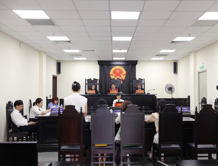 Quang cảnh phiên tòa xét xử sơ thẩm vụ kiện