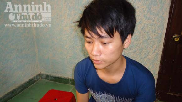 Bắt đối tượng móc trộm điện thoại trên xe buýt ảnh 1