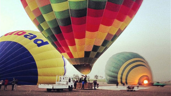 Luxor, Ai Cập: Cấm bay bằng khinh khí cầu ảnh 1