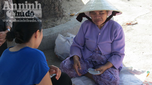 Ăn xin, bói toán bao vây cửa chùa đầu năm ảnh 1