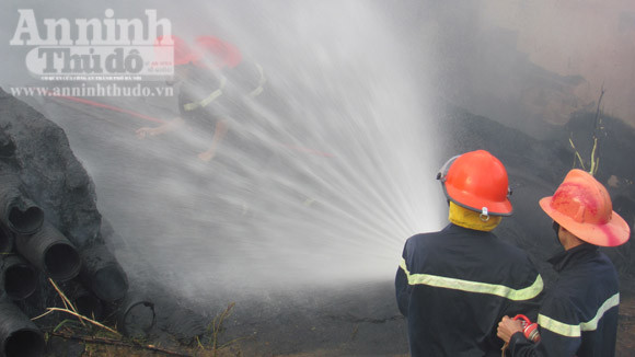 Cháy lớn tại khu vực sân vận động thành phố Tuy Hòa ảnh 1