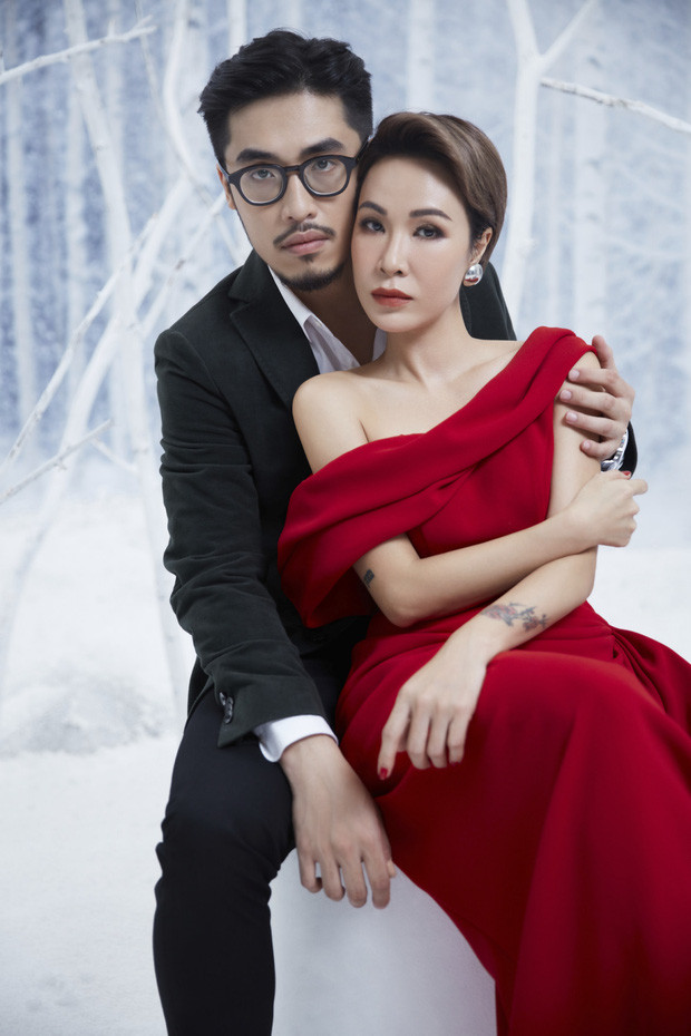 Uyên Linh và Vũ lần đầu tiên có sự kết hợp với nhau trong âm nhạc bằng MV "Mùa đông chưa bao giờ tới" Uyên Linh và Vũ lần đầu tiên có sự kết hợp với nhau trong âm nhạc bằng MV "Mùa đông chưa bao giờ tới"