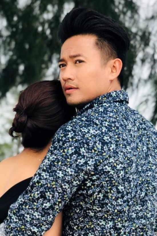 Khoảnh khắc ngọt ngào của Quý Bình và bạn gái Khoảnh khắc ngọt ngào của Quý Bình và bạn gái