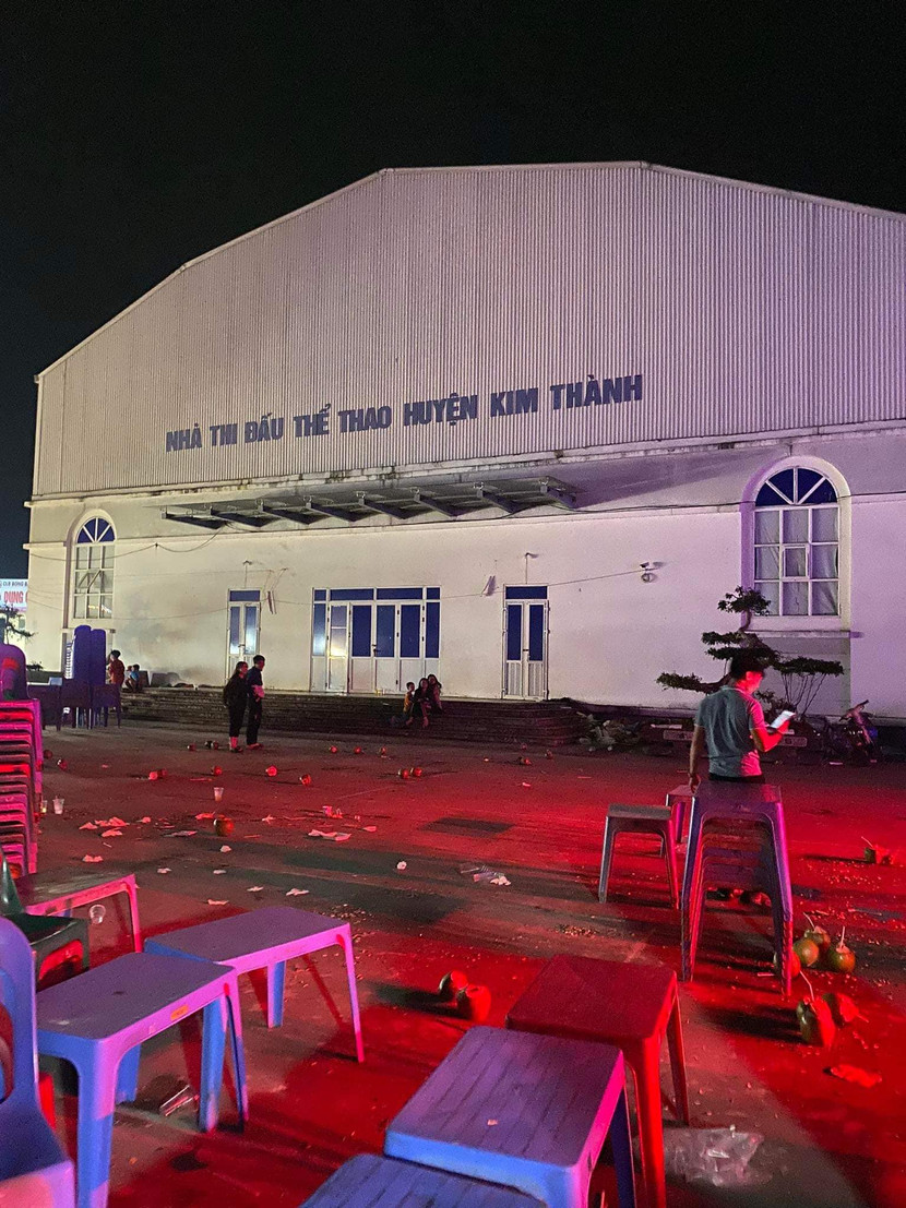 Hình ảnh Tuấn Hưng nhờ người xuống tận địa diểm diễn ra sự kiện để xác thực sự việc Hình ảnh Tuấn Hưng nhờ người xuống tận địa diểm diễn ra sự kiện để xác thực sự việc