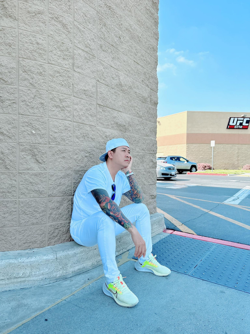 Tuấn Hưng hiện vẫn đang lưu diễn ở nước ngoài Tuấn Hưng hiện vẫn đang lưu diễn ở nước ngoài