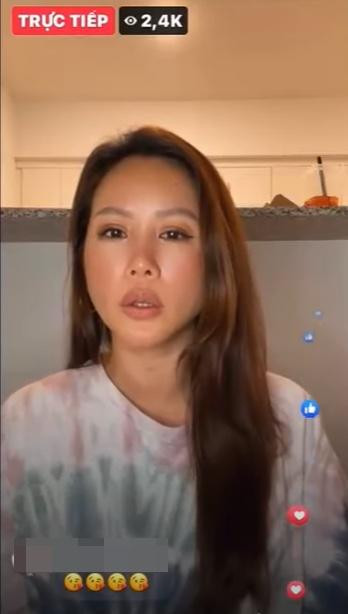 Hình ảnh Thu Hoài trong livestream gây ồn ào dư luận