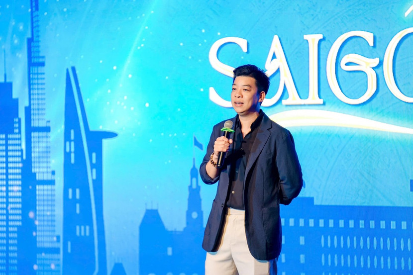 Nhà báo, nhà phê bình điện ảnh Hoàng Tuấn, Tổng biên tập Tạp chí Thế giới điện ảnh, Trưởng Ban giám khảo cuộc thi chia sẻ.