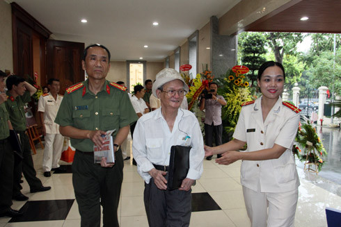 Kỷ niệm 40 năm ngày Báo ANTĐ xuất bản số đầu và đón nhận Huân chương Bảo vệ Tổ quốc Hạng Nhì ảnh 6