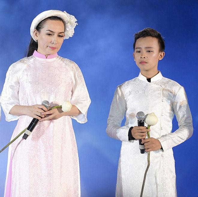 Phi Nhung nhận Hồ Văn Cường làm con nuôi