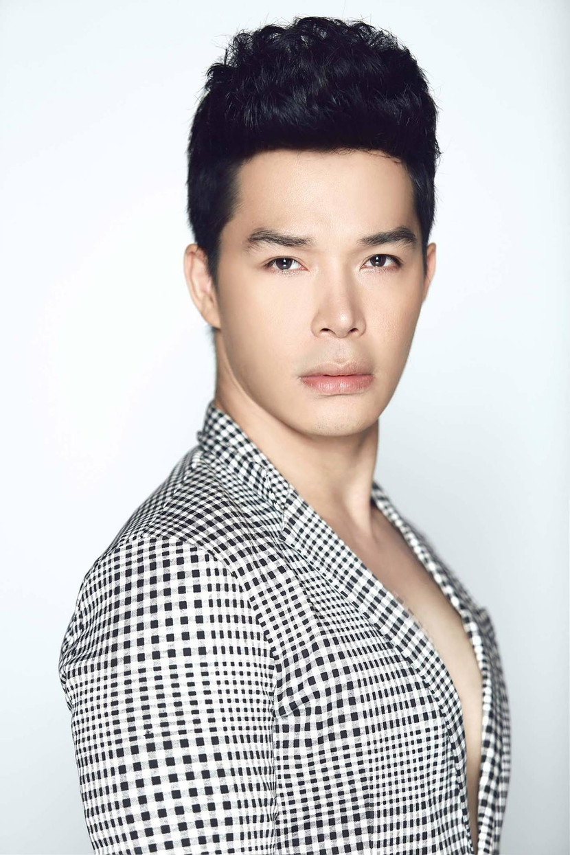 Nathan Lee chi tiền mua độc quyền bài "hit" của Thủy Tiên và nhắn nhủ mọi người chờ thưởng thức âm nhạc đỉnh cao