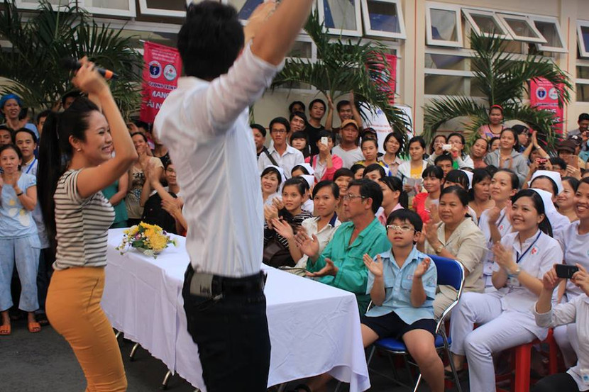 Dương Triệu Vũ - Thanh Thúy mang tiếng hát gửi tặng bệnh nhân nghèo ảnh 3