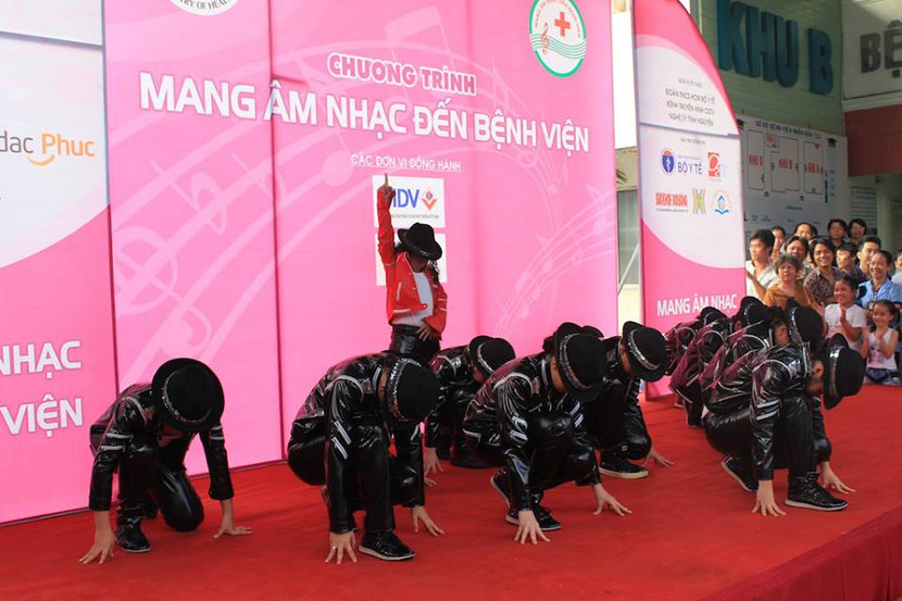 Dương Triệu Vũ - Thanh Thúy mang tiếng hát gửi tặng bệnh nhân nghèo ảnh 13