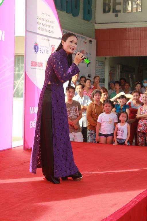 Dương Triệu Vũ - Thanh Thúy mang tiếng hát gửi tặng bệnh nhân nghèo ảnh 10