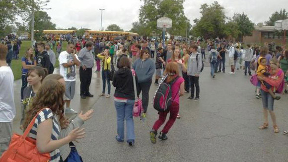 Đóng cửa trường học vì tin báo đe dọa nổ súng ảnh 2