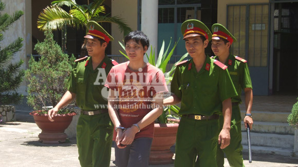 Hiếp dâm thiếu nữ bất thành quay sang hiếp dâm bé gái 11 tuổi ảnh 1