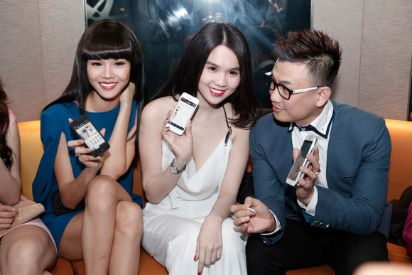 Ngọc Trinh khéo léo khoe vai trần đầy gợi cảm ảnh 8