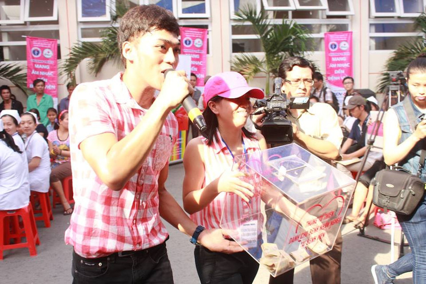 Dương Triệu Vũ - Thanh Thúy mang tiếng hát gửi tặng bệnh nhân nghèo ảnh 11