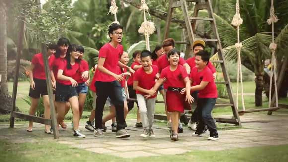 Vợ chồng Hồ Hoài Anh tung MV hot cùng thí sinh nhí ảnh 4