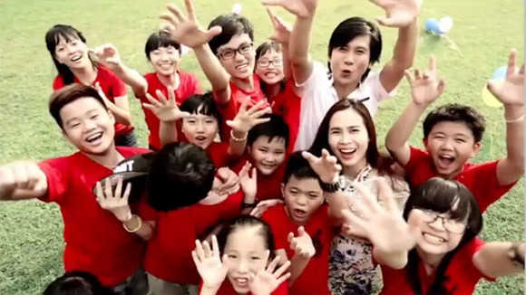 Vợ chồng Hồ Hoài Anh tung MV hot cùng thí sinh nhí ảnh 12