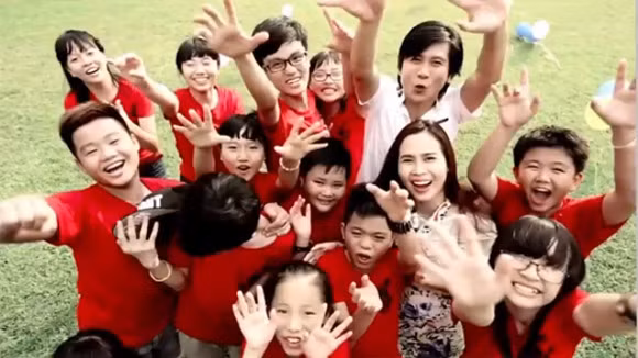 Vợ chồng Hồ Hoài Anh tung MV hot cùng thí sinh nhí ảnh 12