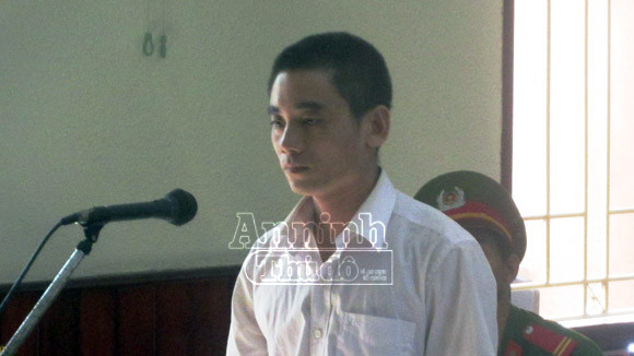 Nghịch tử sát hại mẹ ruột bình thản tại toà ảnh 1