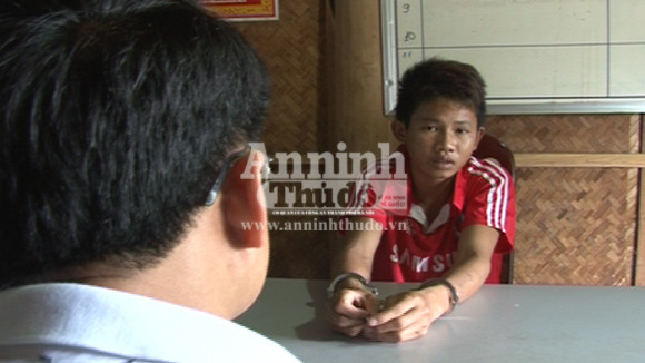 Gã choai bị bắt vì chơi trò "người lớn" với bé gái 7 tuổi ảnh 1