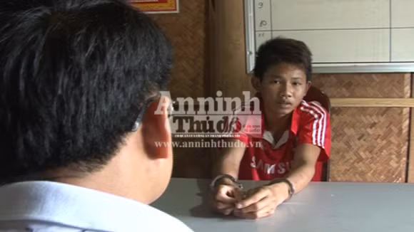 Gã choai bị bắt vì chơi trò "người lớn" với bé gái 7 tuổi ảnh 1
