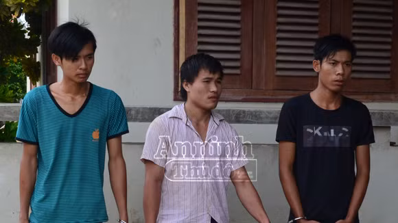 Bắt khẩn cấp nhóm chuyên đột nhập xe công trình hút trộm dầu diezel ảnh 1