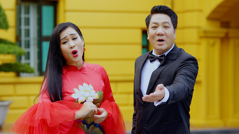 NSND Quốc Hưng và ca sĩ Đào Tố Loan NSND Quốc Hưng và ca sĩ Đào Tố Loan