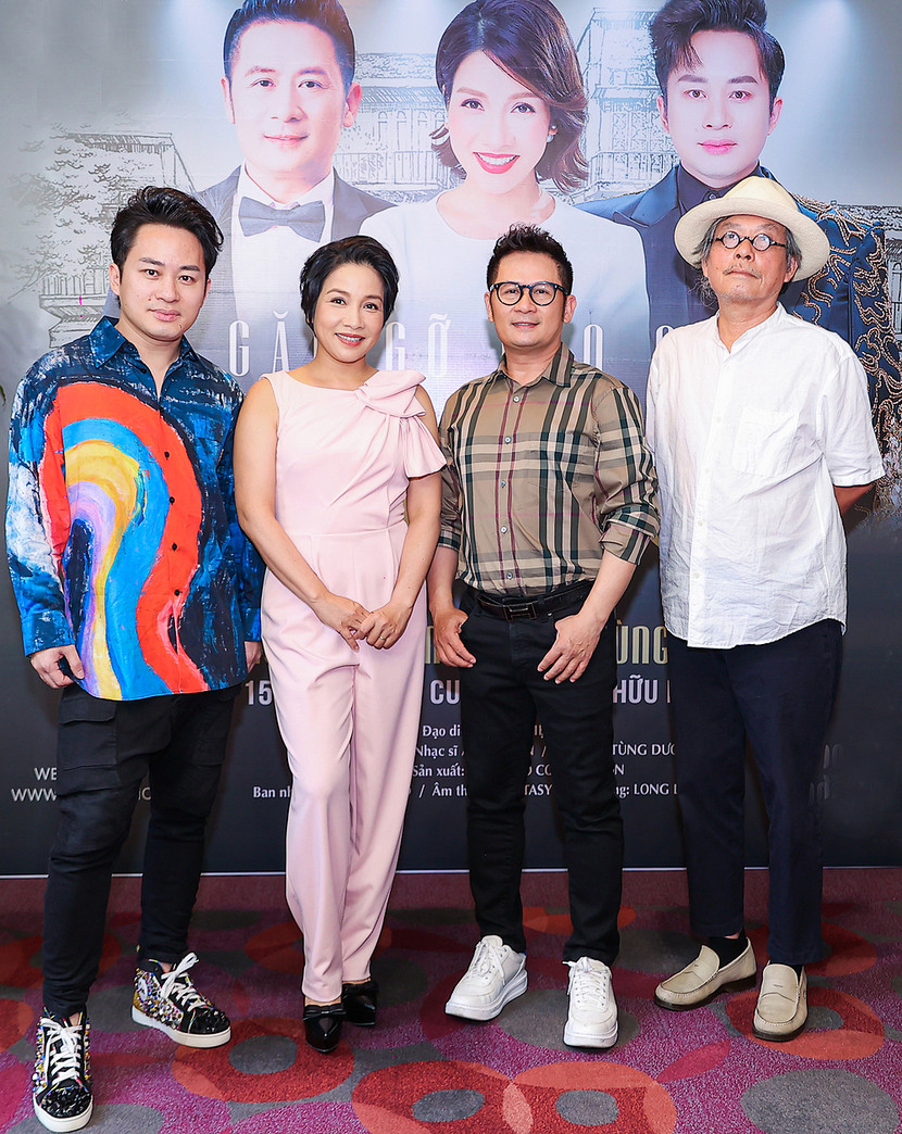 Từ trái sang: ca sĩ Tùng Dương, ca sĩ Mỹ Linh, ca sĩ Bằng Kiều và đạo diễn Phạm Việt Thanh