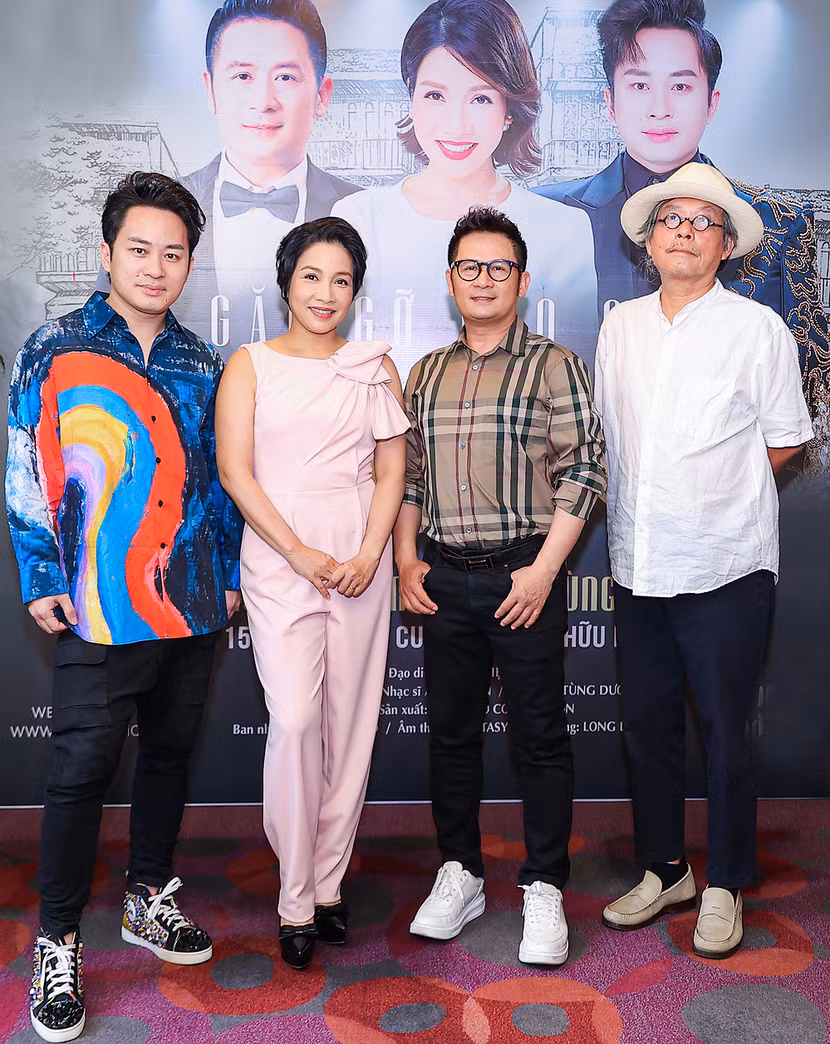 Từ trái sang: ca sĩ Tùng Dương, ca sĩ Mỹ Linh, ca sĩ Bằng Kiều và đạo diễn Phạm Việt Thanh