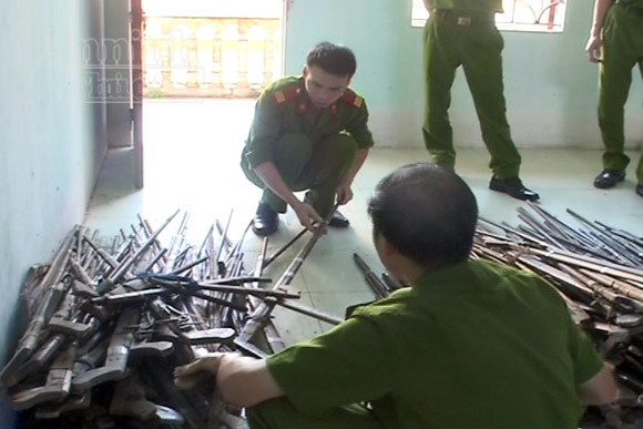 Trộm súng, bắn vợ trọng thương vì nghi ngoại tình ảnh 1