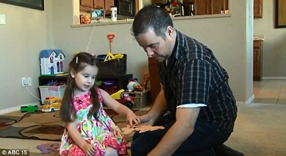 Bé gái 3 tuổi có chỉ số IQ ngang với Albert Einstein và Bill Gates ảnh 1