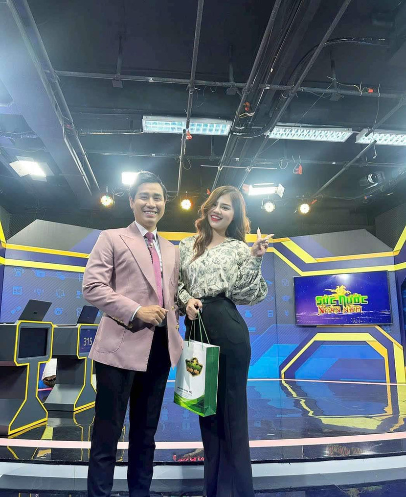 Giang Ly và MC Nguyên Khang Giang Ly và MC Nguyên Khang