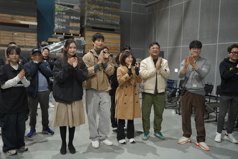 Dàn diễn viên Việt Nam tham gia lễ &quot;cúng khai máy&quot; tại Hàn Quốc