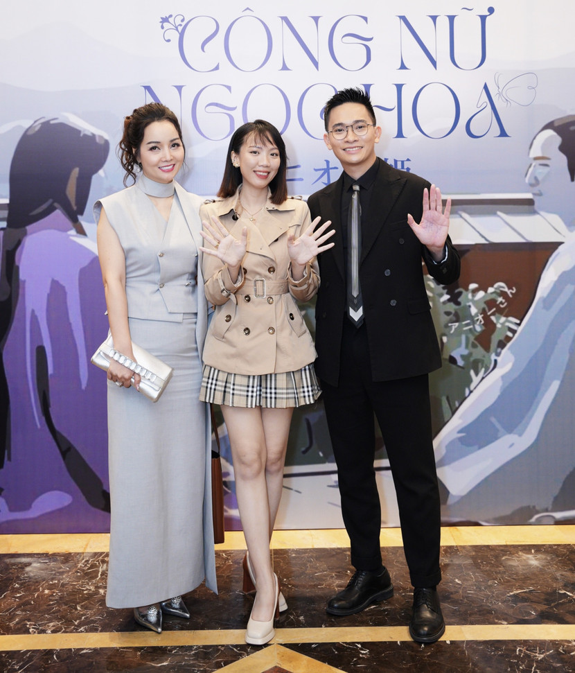 Đạo diễn Luk Vân (giữa) thừa nhận áp lực không nhỏ khi đảm đương vai trò dàn dựng tác phẩm điện ảnh có ý nghĩa đặc biệt này