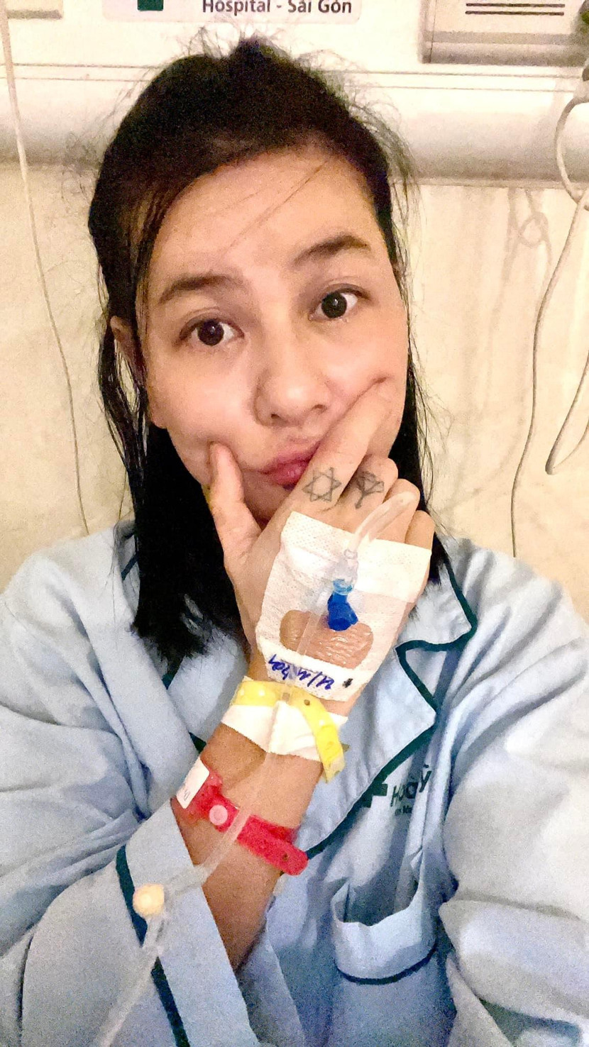 Hình ảnh Cát Phượng điều trị tại bệnh viện được cô chia sẻ trên mạng xã hội