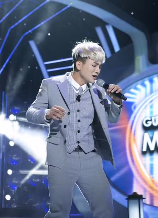 Khoảnh khắc Hoài Lâm hóa thân thành Sơn Tùng M-TP cũng được nhắc lại trong MV "I'm coming back"