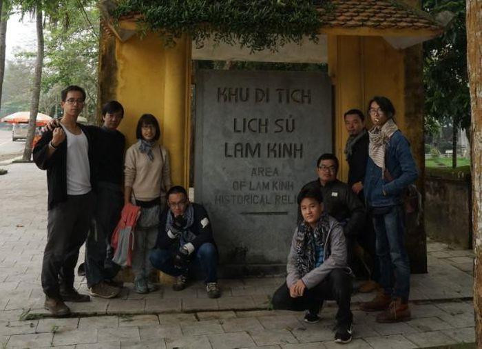 Các thành viên nhóm Đuốc Mồi đi thực tế để làm tập phim "Bình Ngô đại chiến"