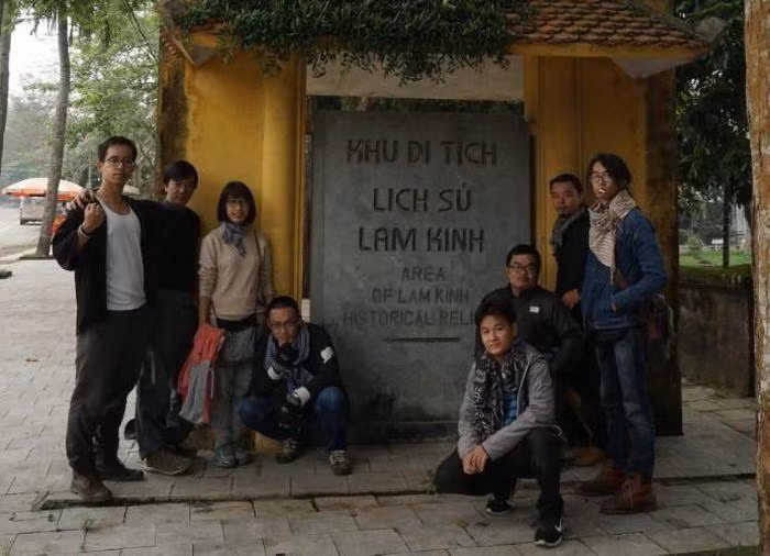 Các thành viên nhóm Đuốc Mồi đi thực tế để làm tập phim "Bình Ngô đại chiến"