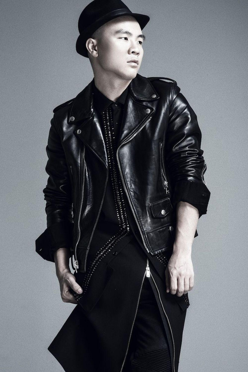 Nhà thiết kế Đỗ Mạnh Cường bay ra Hà Nội để góp mặt trong tuần lễ thời trang lần này