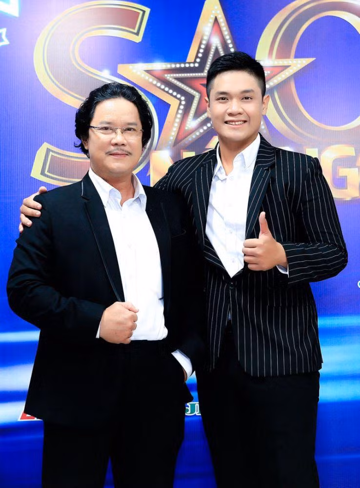 Nghệ sĩ Công Hậu và con trai - đạo diễn trẻ Nhất Duy Nghệ sĩ Công Hậu và con trai - đạo diễn trẻ Nhất Duy